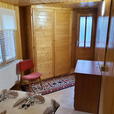Villaronda Numai In Intregime, Max 5 Persoane, Min 4 Zile, 130 Mp Bine Incalziti, 3 Dormitoare, Sufragerie, Bucatarie, Veranda, Terasa, Curte Cu Parcare Si Gratar, Ideala Pentru Lucru La Distanta, Insorita, Discreta, Zona Linistita, Usor Accesibila Predeal Exterior photo